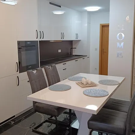 Modernes Augustin Balkon, Kostenlosem Parkplatz Und Blick Ins Gruene *